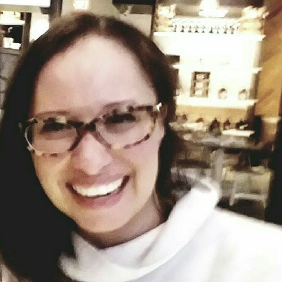 Meet your Posher, Wendy - Picture 2 of 2